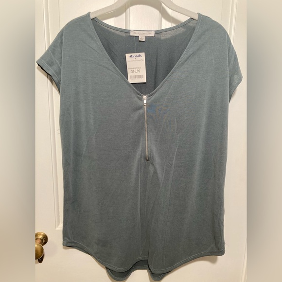 Green Envelope Tops - NWT Green Envelope Los Angeles Womens Large Top Shirt T Tee Blouse V Neck Zipper